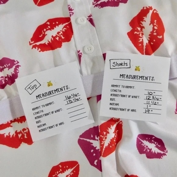 NEW!! HOT LIPS Lipstick Kiss Cropped Loungewear Two Piece Set Top Shorts Medium - Picture 10 of 10